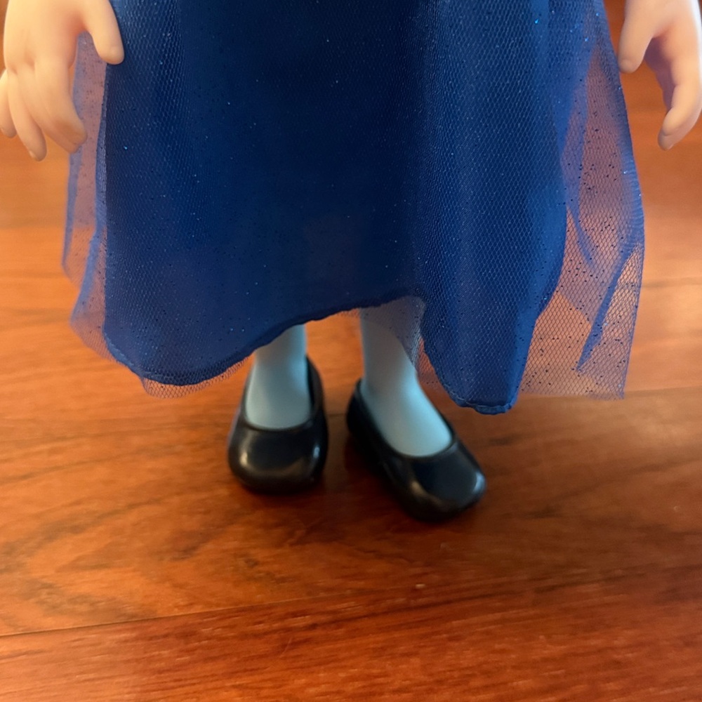 Elsa and Anna Frozen Dolls - Picture 3 of 7
